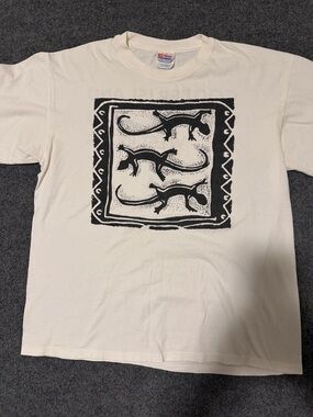 Hanes Cream Graphic Tee with Black Lizard Motif, vintage single stitch